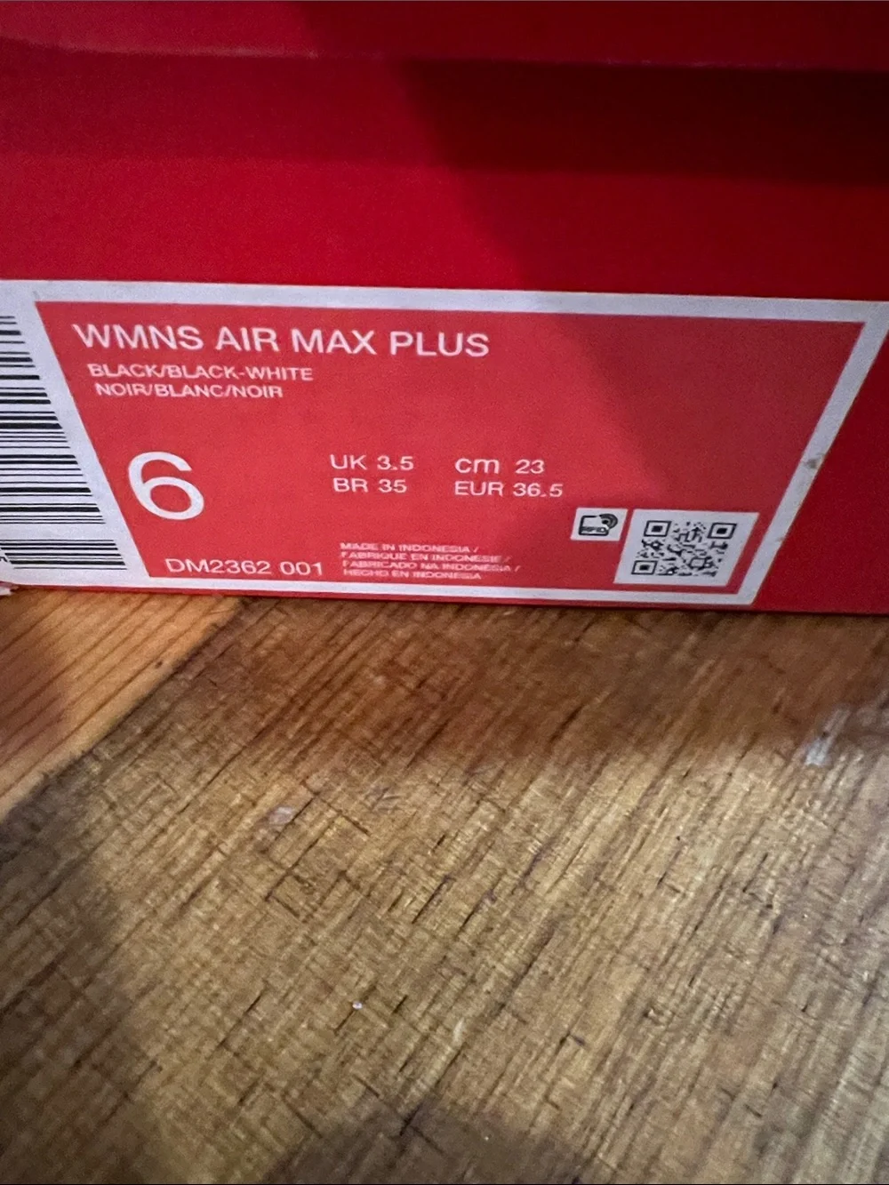 Nike Air max Plus Black and White WoMen's Athletic Running Shoes sz 6